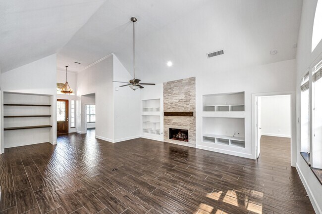 Building Photo - 6 Old River Pl