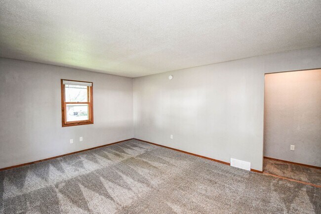 Building Photo - Charming 3-Bedroom Single Family Home – Pet Friendly!