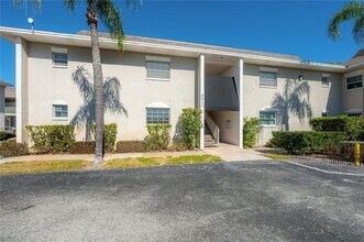 Building Photo - 8812 Bay Pointe Dr