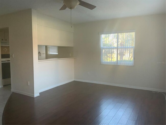 Building Photo - 2525 W Bay Dr