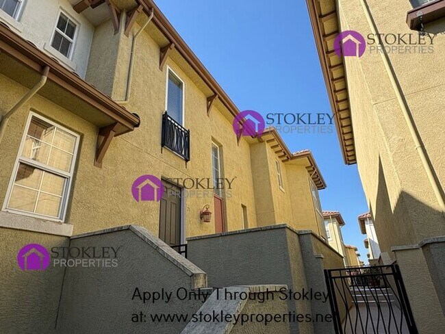 Building Photo - 71 Matisse Ct