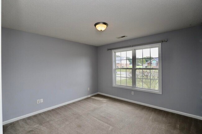 Building Photo - 60 Vinca Ct