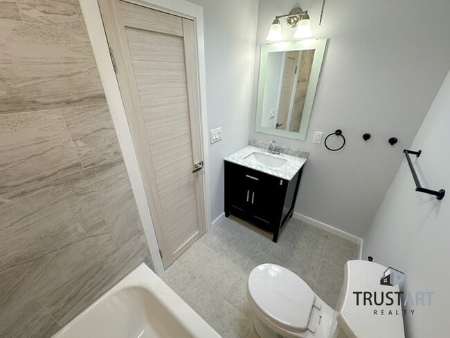 Building Photo - 3 bed/2.5 bath House in North East Philade...