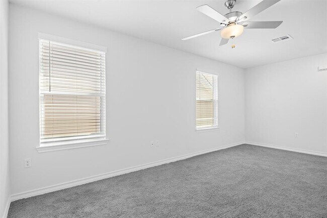 Building Photo - 15604 Ellinger Dr