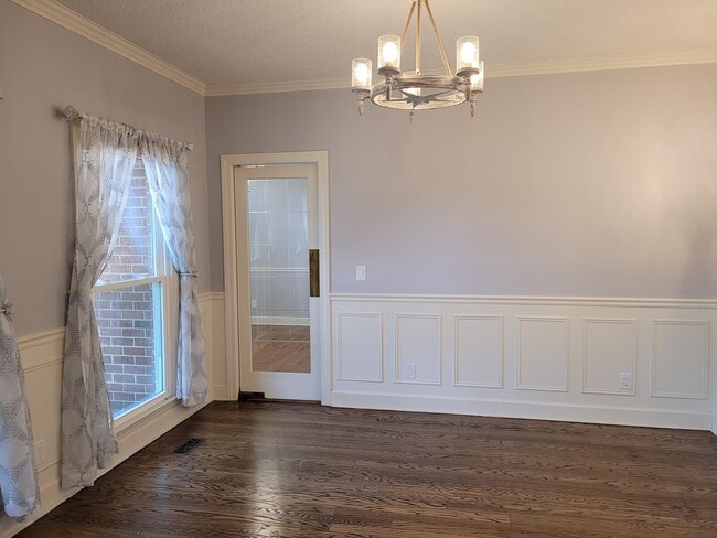 Building Photo - 850 Torrey Pines Dr