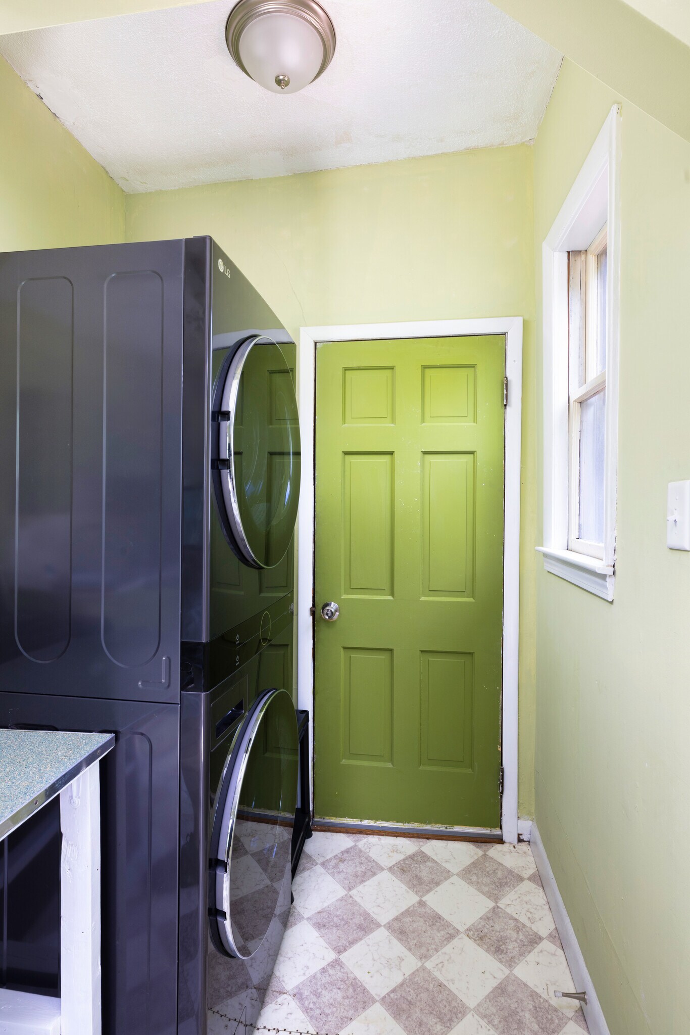 Laundry - 410 Norfolk St