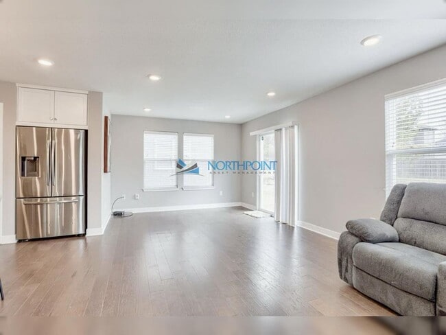 Building Photo - Spacious 4 beds 2.5 baths in Lees Summit