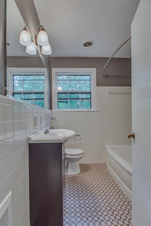 Building Photo - 520 Barrywood Dr