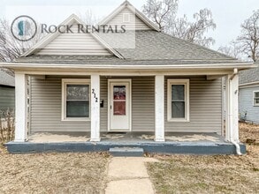 Building Photo - Cute 2 Bed 1 Bath House in Quiet Neighborhood
