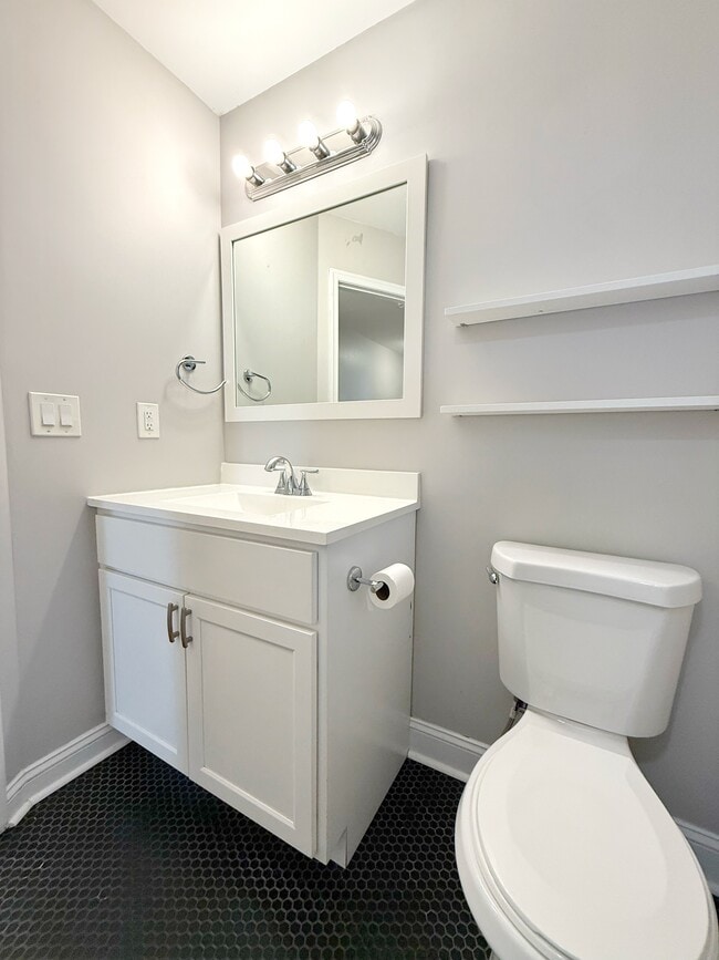 Building Photo - 2535 S Sartain St