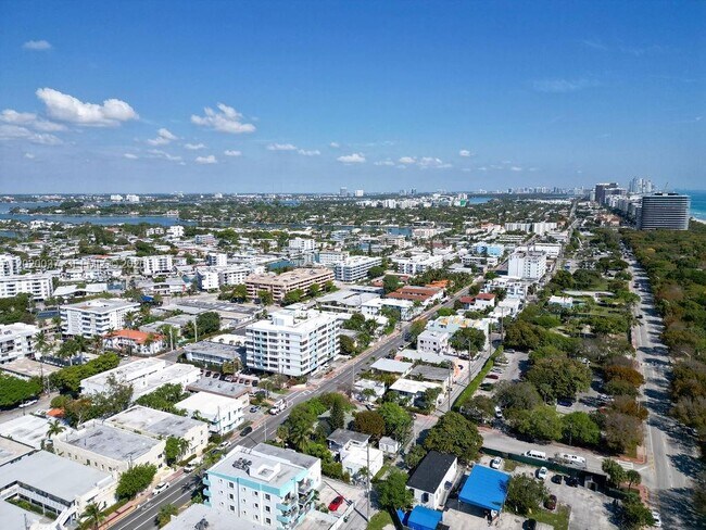 Building Photo - 8000 Harding Ave