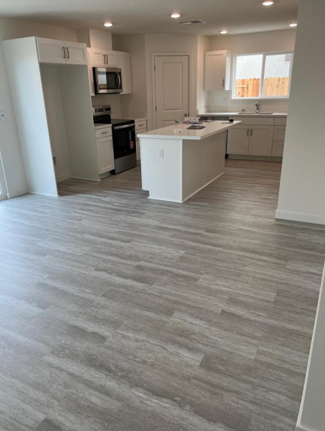 Building Photo - BRAND NEW (Roseville) 3/2.5!  I'm Beautifu...