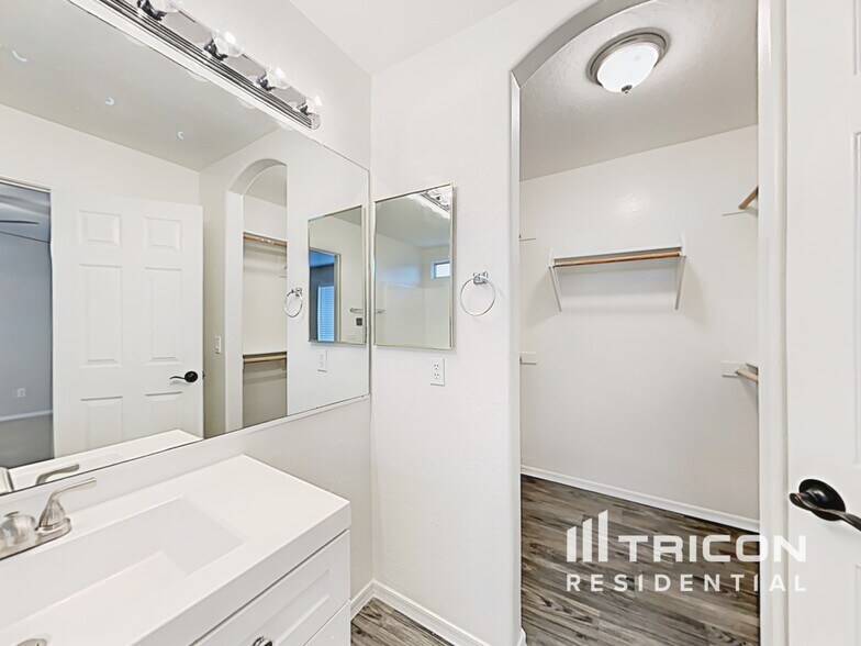 Building Photo - 4314 S Emery St