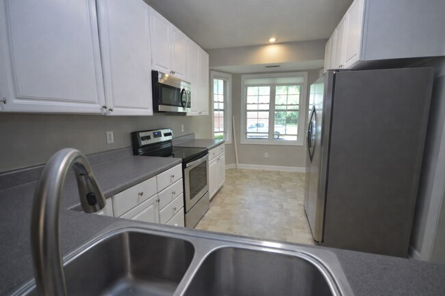 Building Photo - 3319 Philmont Dr