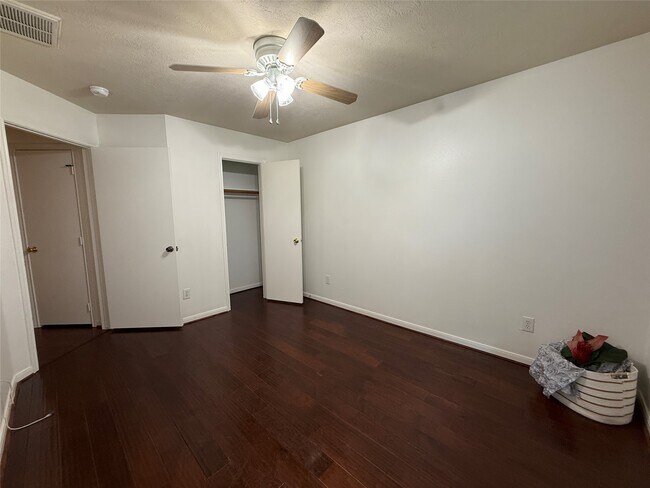 Building Photo - 15615 Lost Maples Dr
