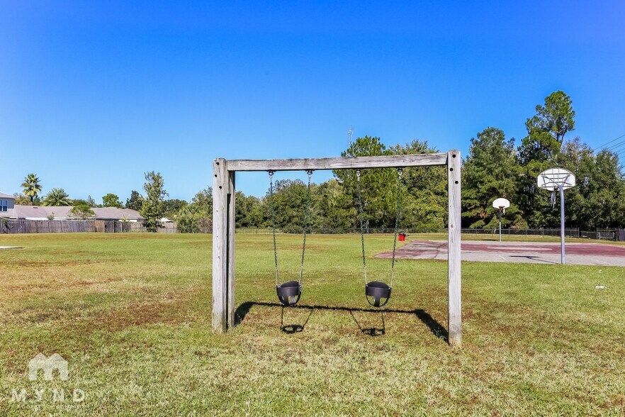 Building Photo - 7513 Cinnamon Lakes Dr