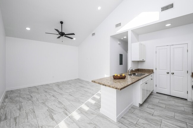 Building Photo - 3911 Casa Blanca Lake Rd