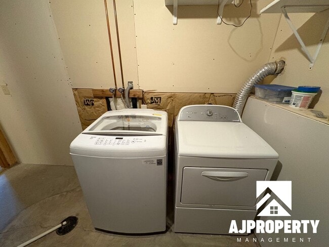 Building Photo - 5509 S Sarmar Ave