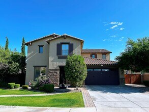 Building Photo - 702 W San Carlos Way