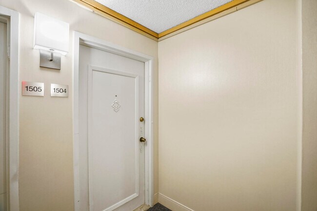 Building Photo - 18051 Biscayne Blvd