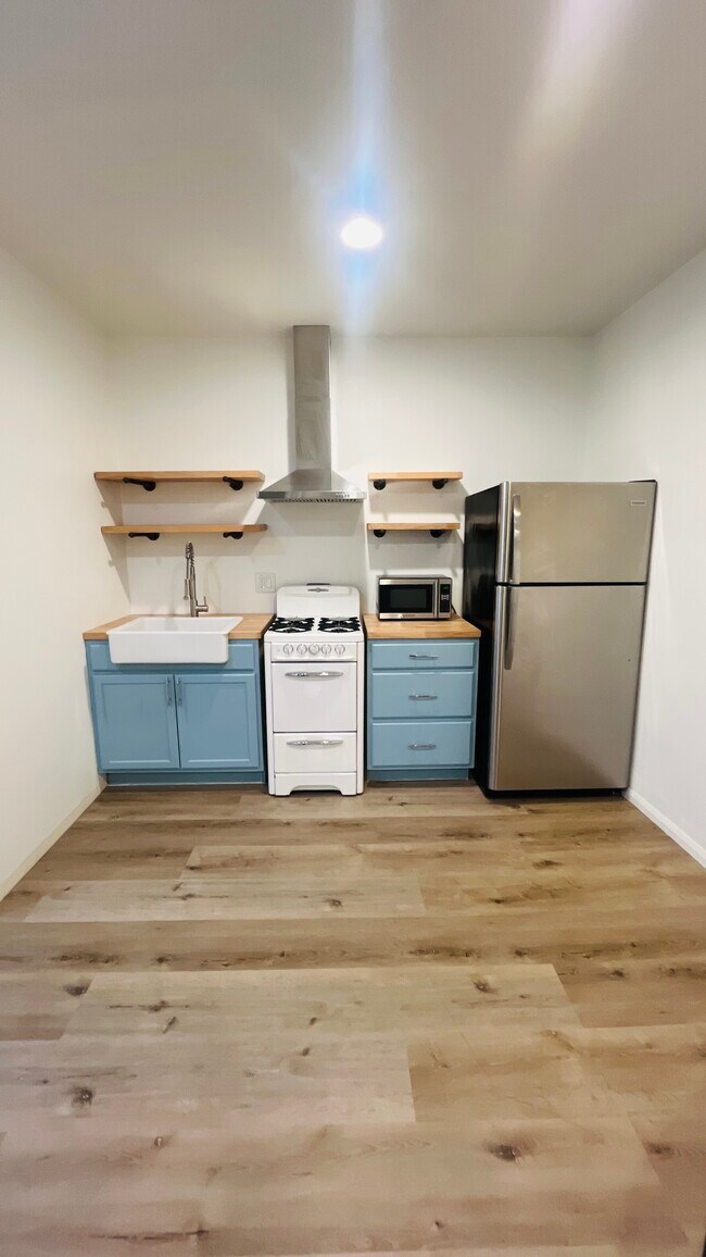 Building Photo - 16616 Haynes St