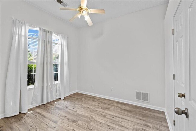 Building Photo - Lee Line Farms Subdivisions, beautiful home ready for you!