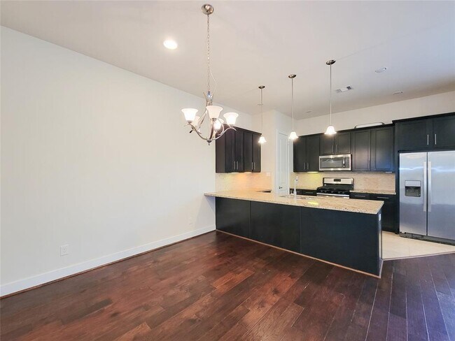 Building Photo - 1815 Crestdale Dr