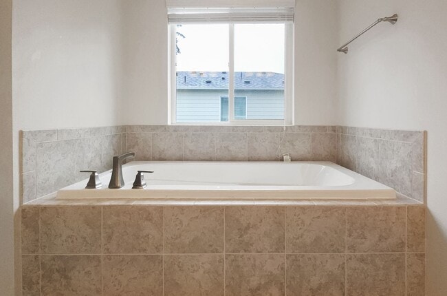 Building Photo - Beautiful, Light-Filled Home Bordering Protected Greenbelt