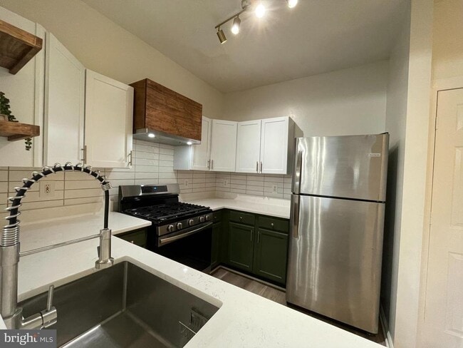 Building Photo - 1708 Lake Shore Crest Dr