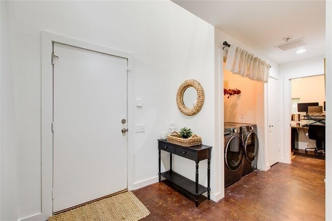 Building Photo - 241 Maynard Terrace SE