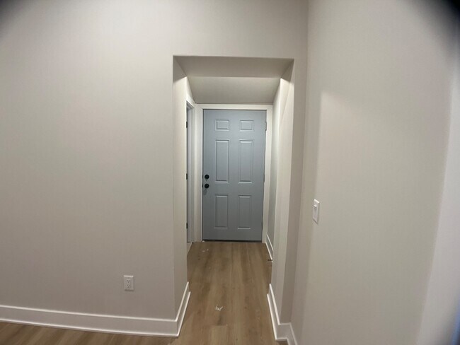 Building Photo - 121 W Sharpnack St