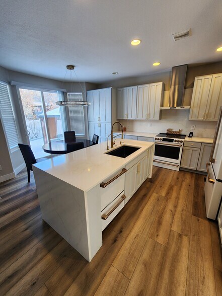 Building Photo - 2534 S Fundy Cir