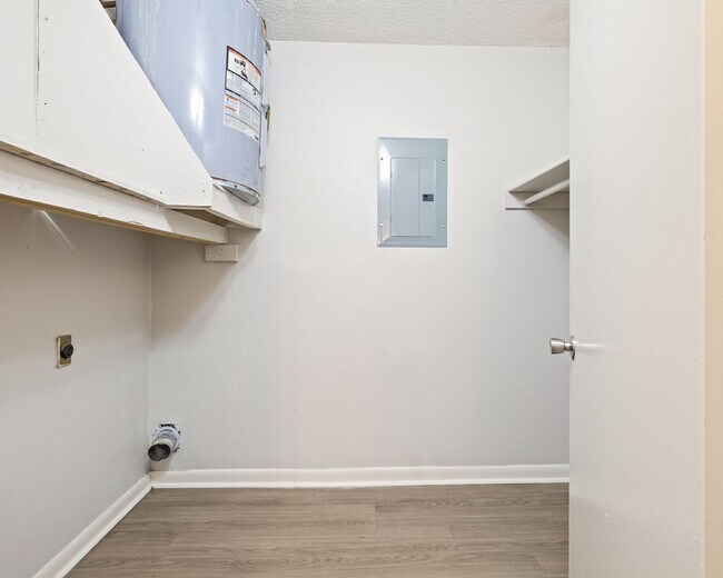 Building Photo - 203 Cougar Ridge