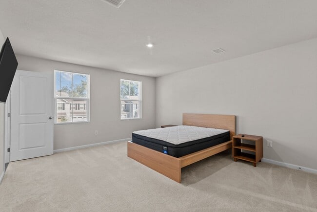 Building Photo - Spacious Home for Rent in Portsmouth!