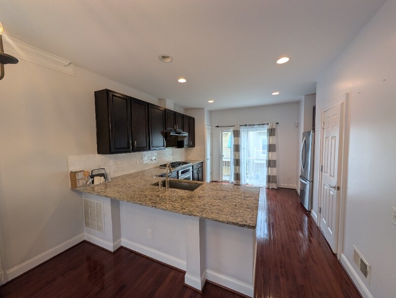 Building Photo - 9442 Canonbury Square