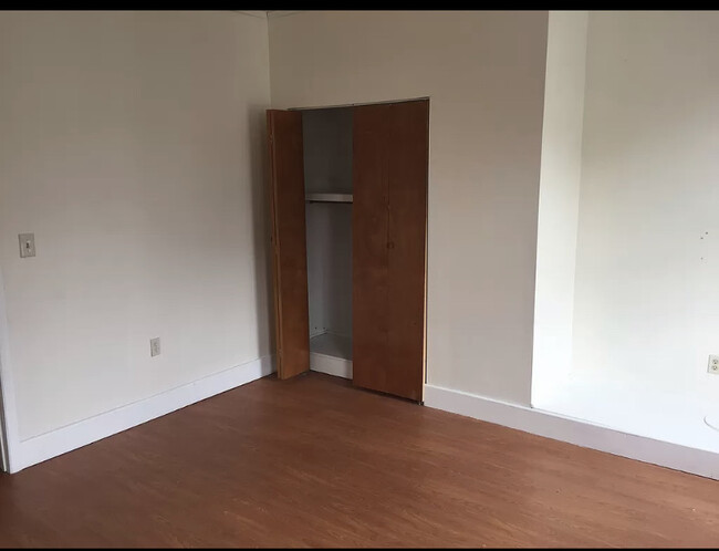 Building Photo - 421 Ridgeway St