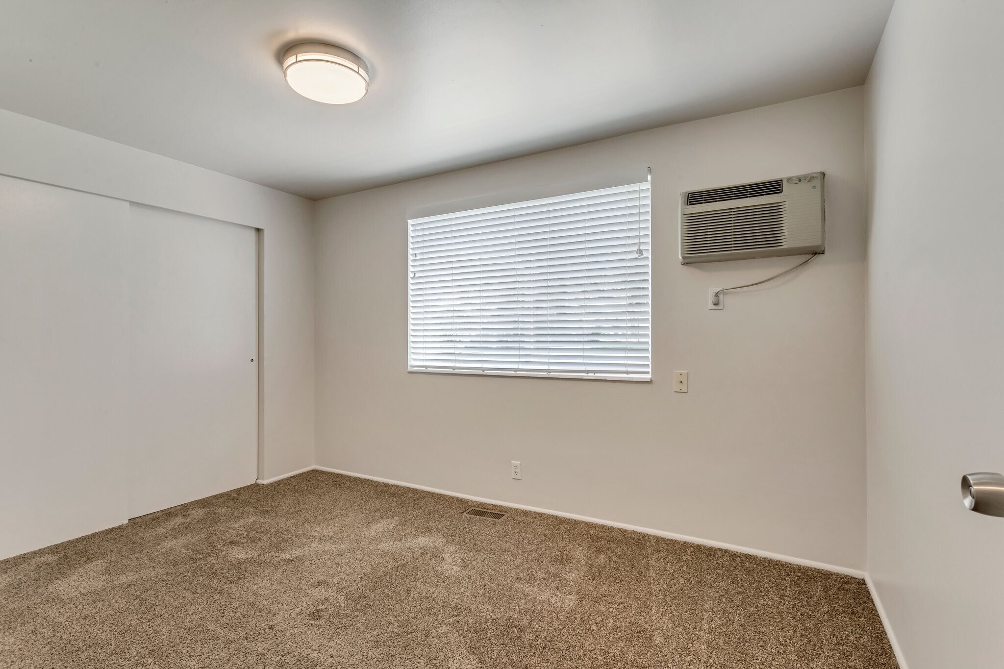 Building Photo - 2115 E 3300 S