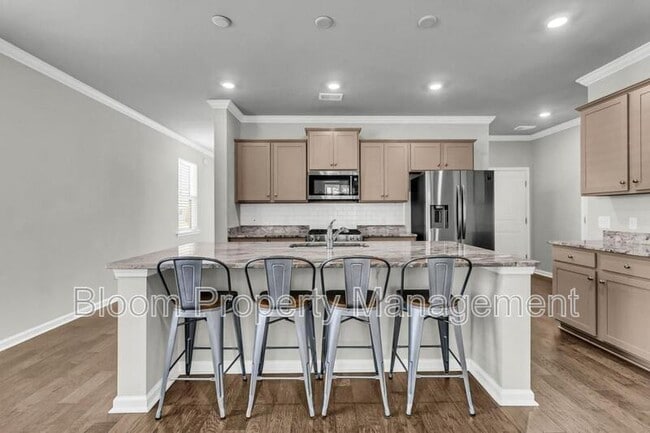 Building Photo - 640 Chigwell Springs Ln