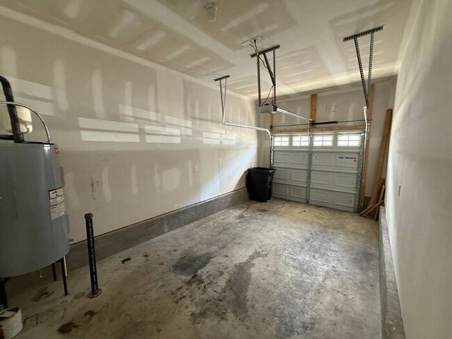 Building Photo - FOR RENT - Beautiful Townhome in Henderson...