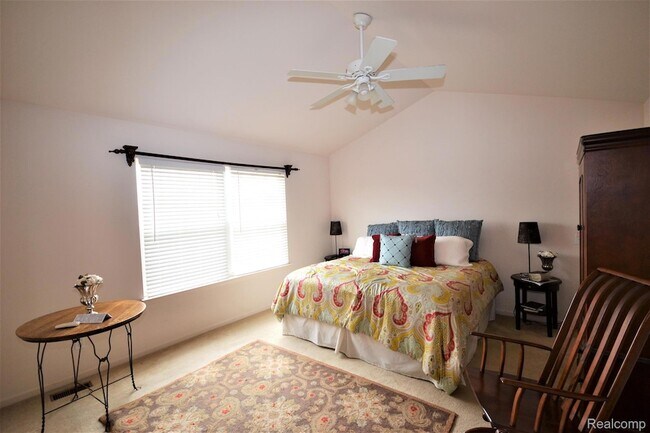 Building Photo - 4890 Spring Meadow Dr