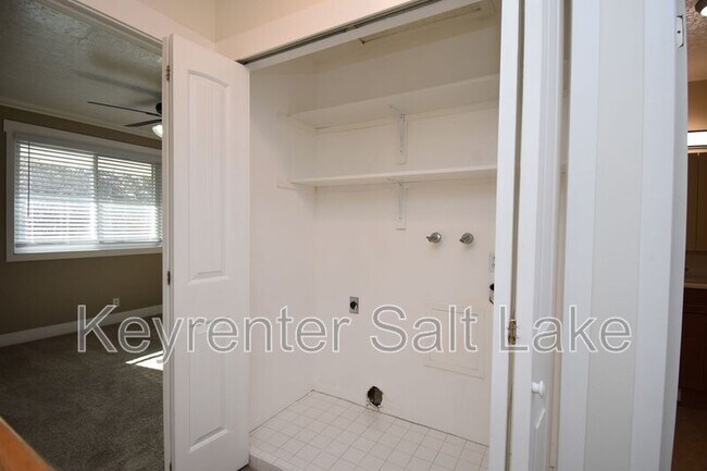 Building Photo - 6888 Hillside Village Cir