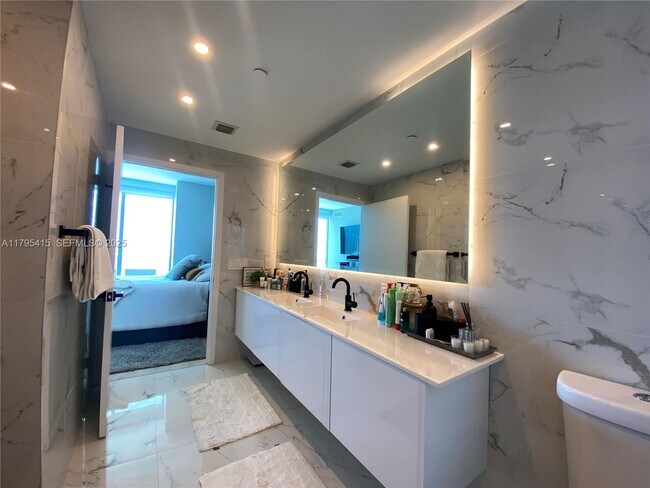 Building Photo - 888 Biscayne Blvd