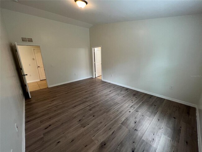 Building Photo - 818 La Salle Ave