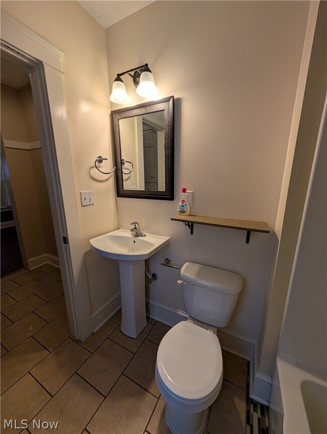 Building Photo - 1560 Coutant Ave