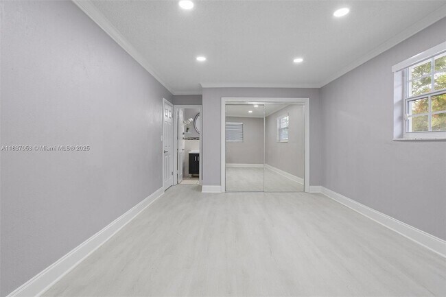 Building Photo - 3240 SW 69th Ave