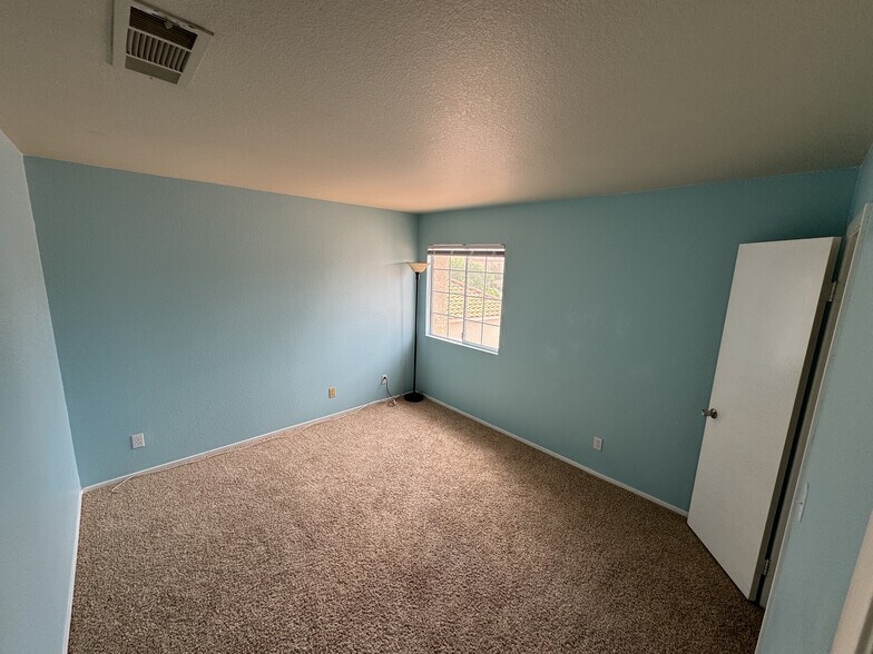 Building Photo - 1652 Sand Canyon Dr