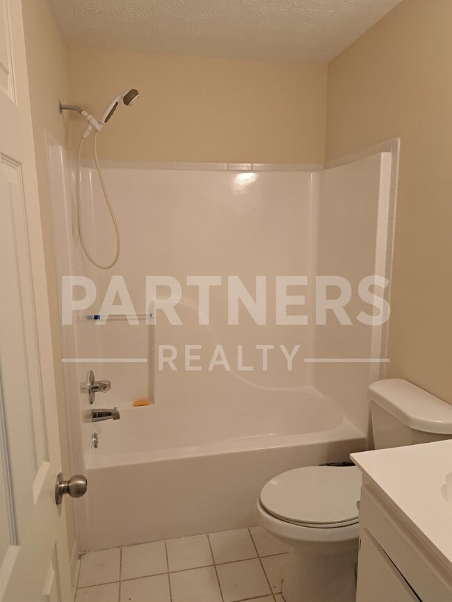 Building Photo - 844 Brookland Curv