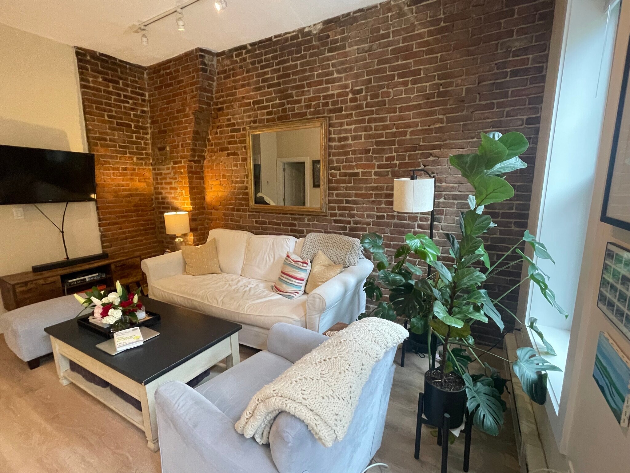 Building Photo - 18 Durham St