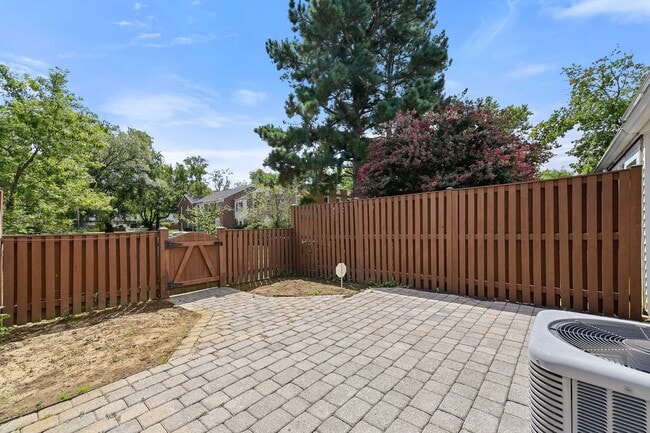 Building Photo - Ready Now! 3 bedroom Townhouse in Annapolis!