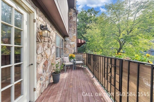 Building Photo - 3331 Stonehenge Square